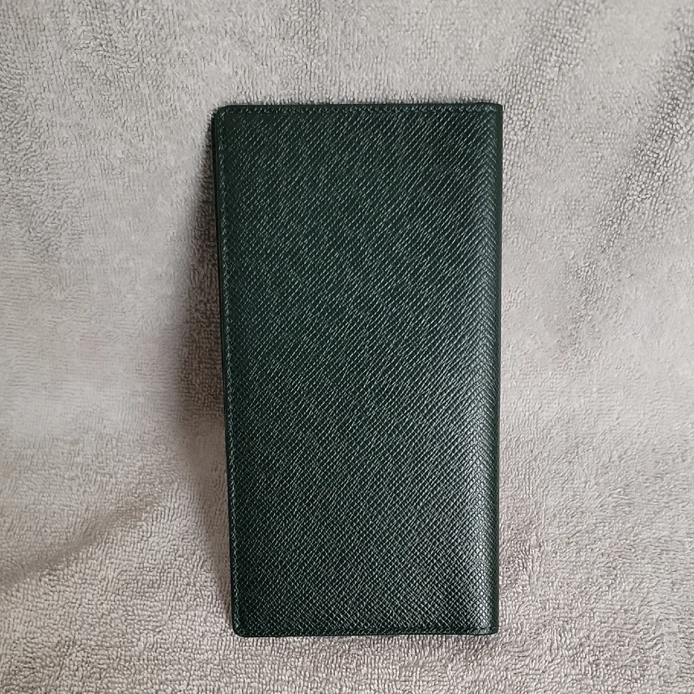 Louis Vuitton Black Wallets Minimalist Design - Picture 4 of 6